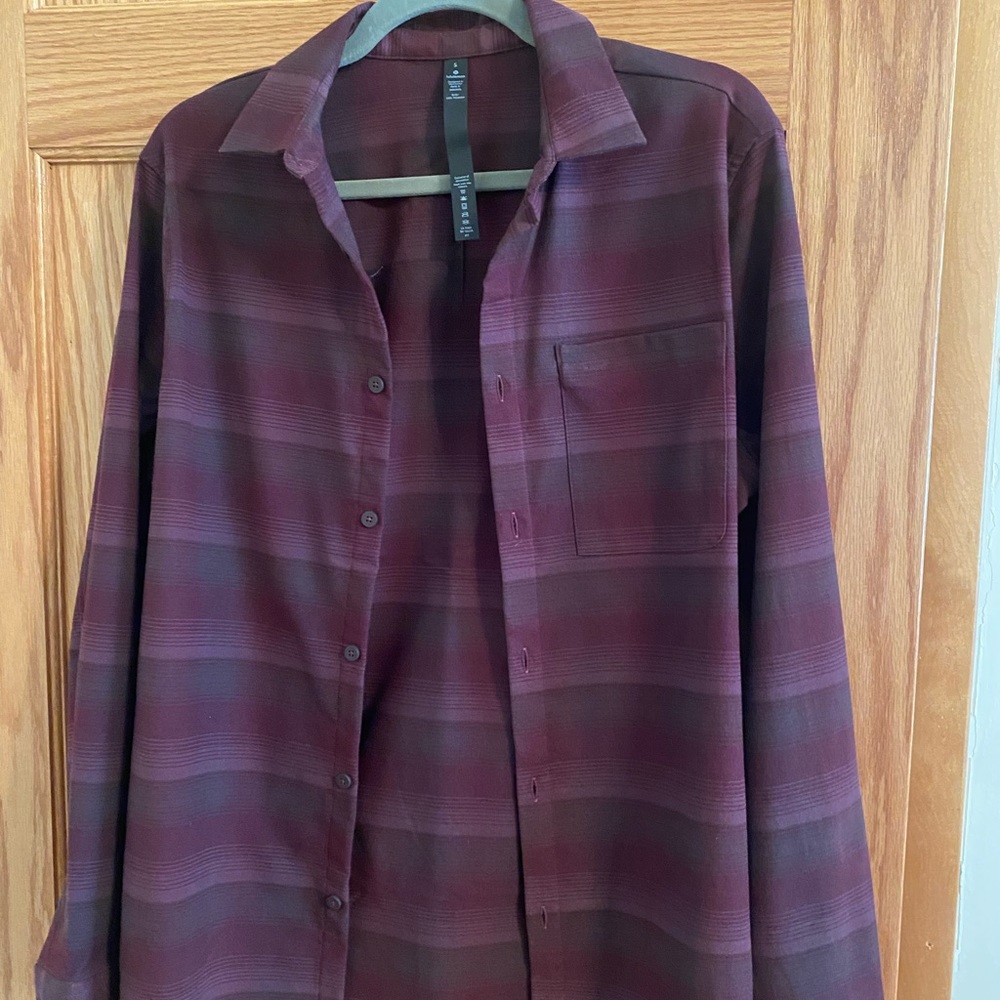 Lululemon men's button up shirt